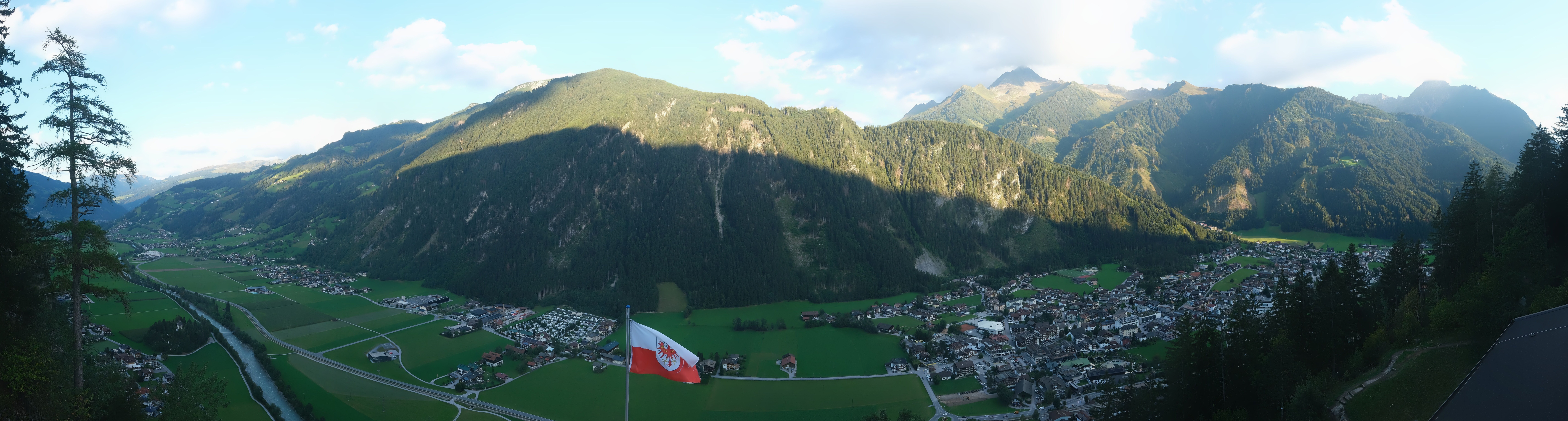 Archived image Webcam Mayrhofen im Zillertal: Zimmereben