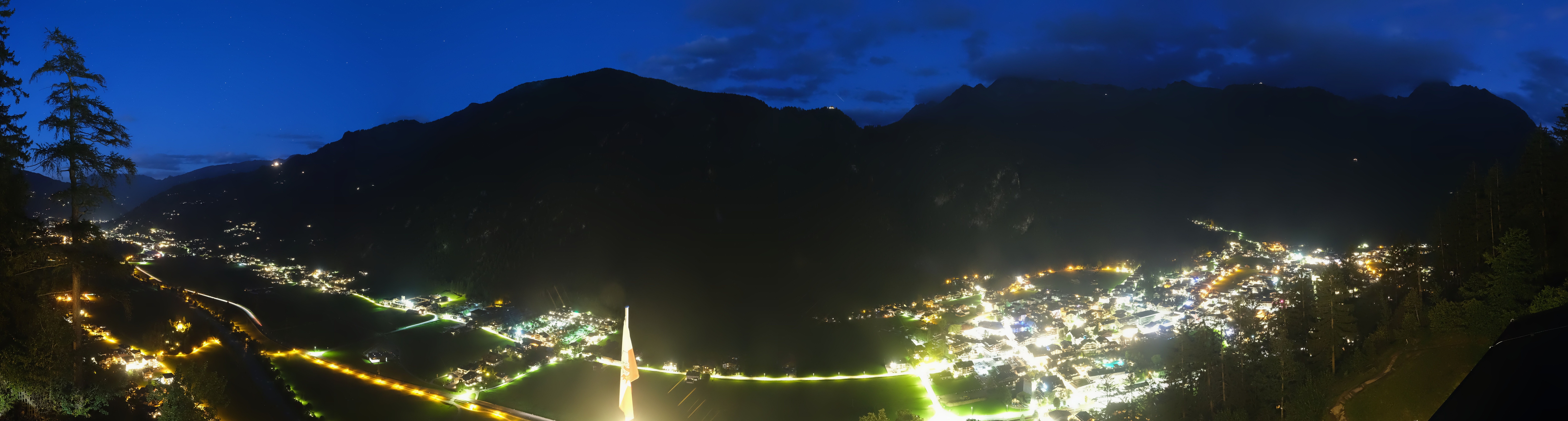 Archived image Webcam Mayrhofen im Zillertal: Zimmereben