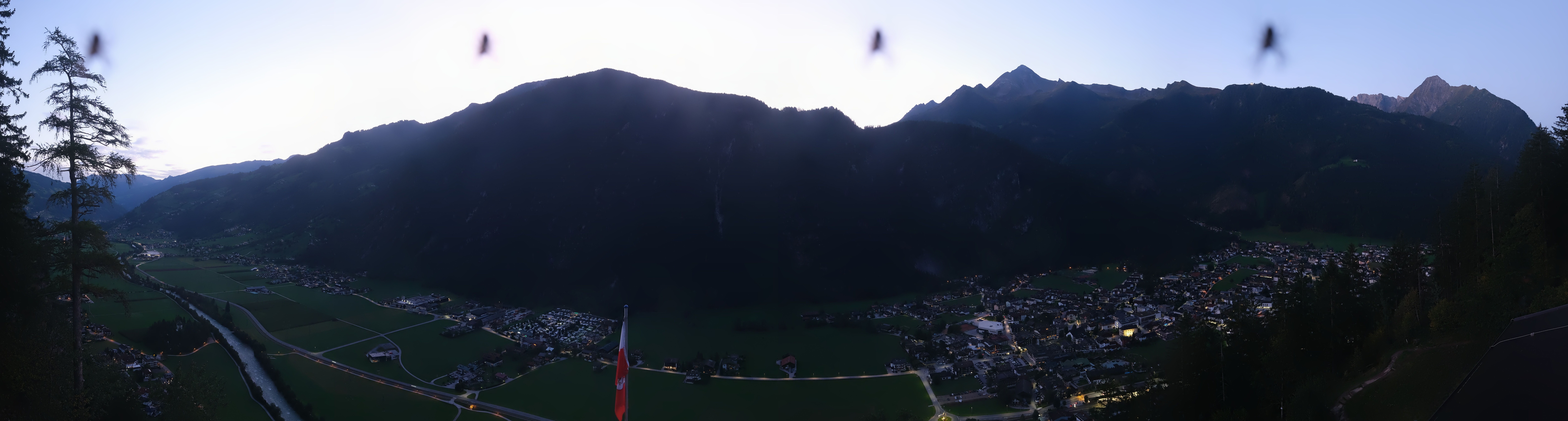 Archived image Webcam Mayrhofen im Zillertal: Zimmereben