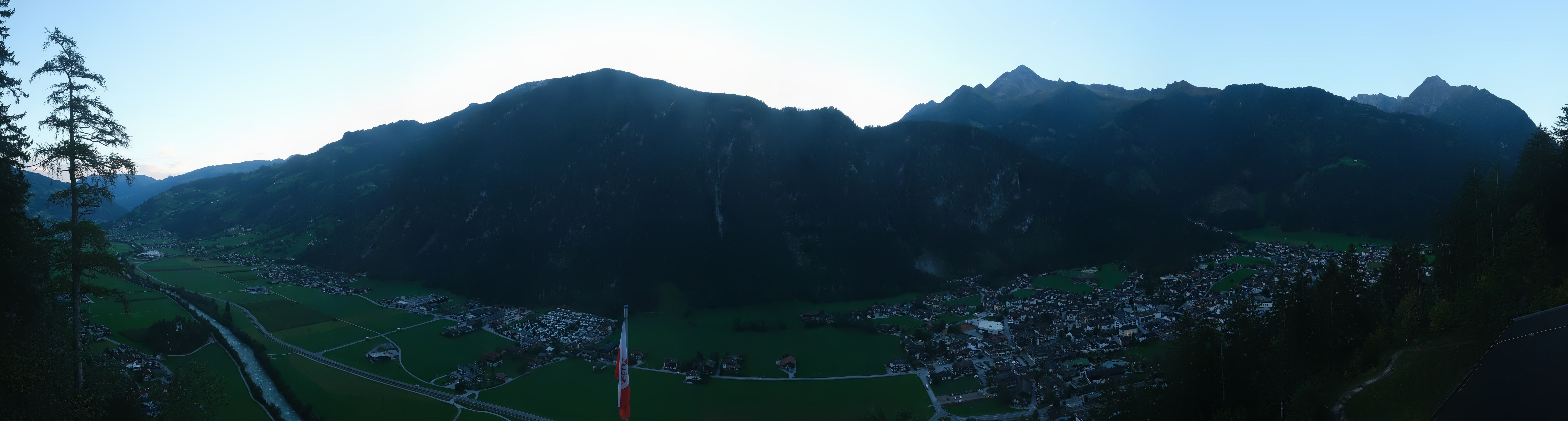 Archived image Webcam Mayrhofen im Zillertal: Zimmereben