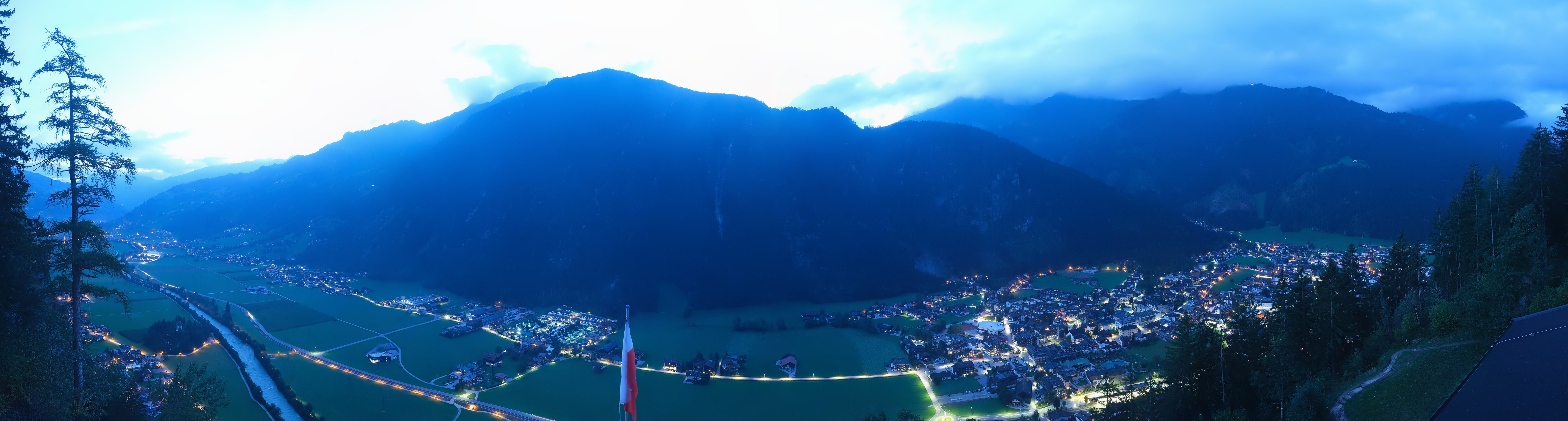 Archived image Webcam Mayrhofen im Zillertal: Zimmereben