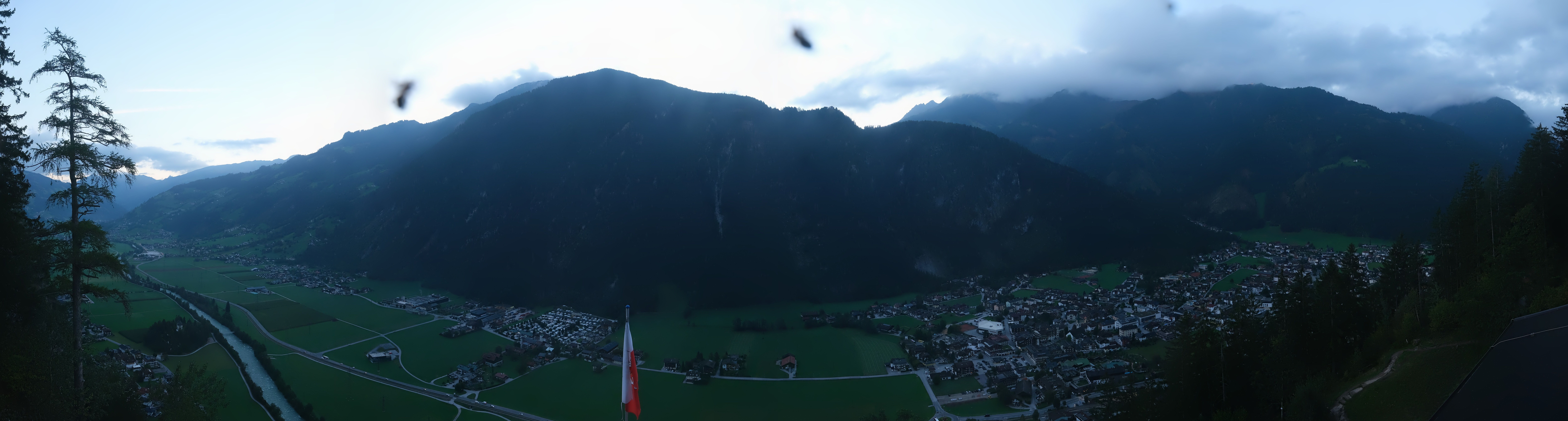 Archived image Webcam Mayrhofen im Zillertal: Zimmereben