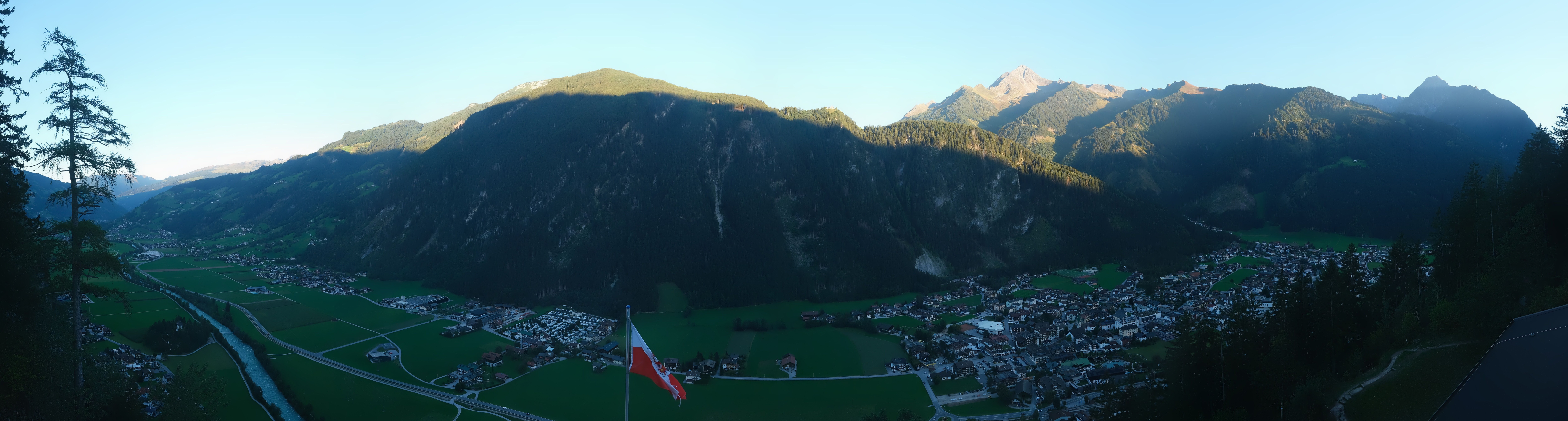 Archived image Webcam Mayrhofen im Zillertal: Zimmereben