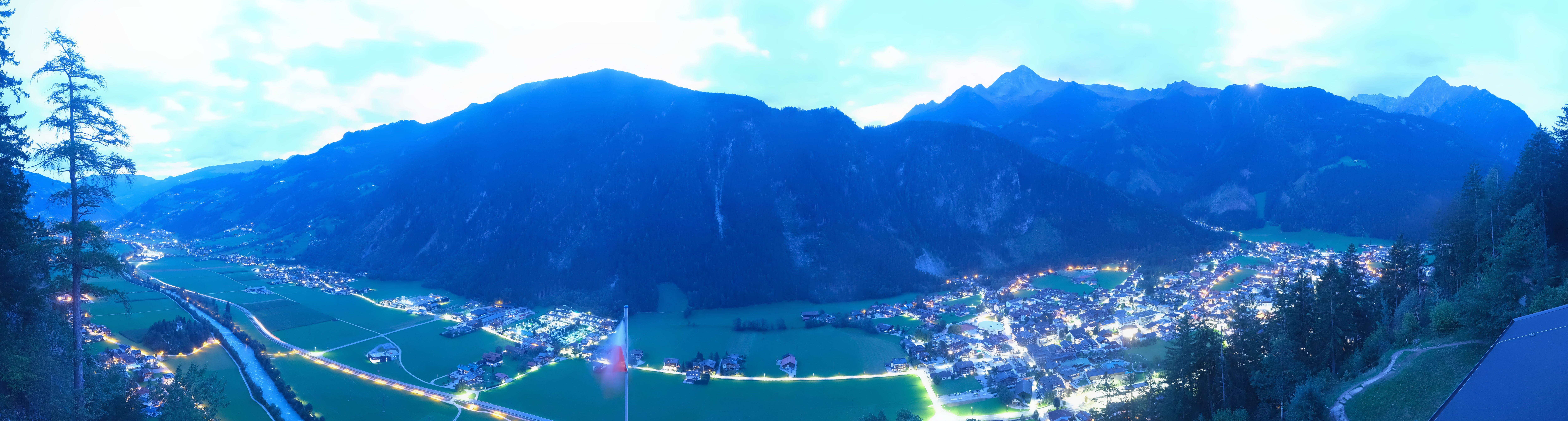 Archived image Webcam Mayrhofen im Zillertal: Zimmereben