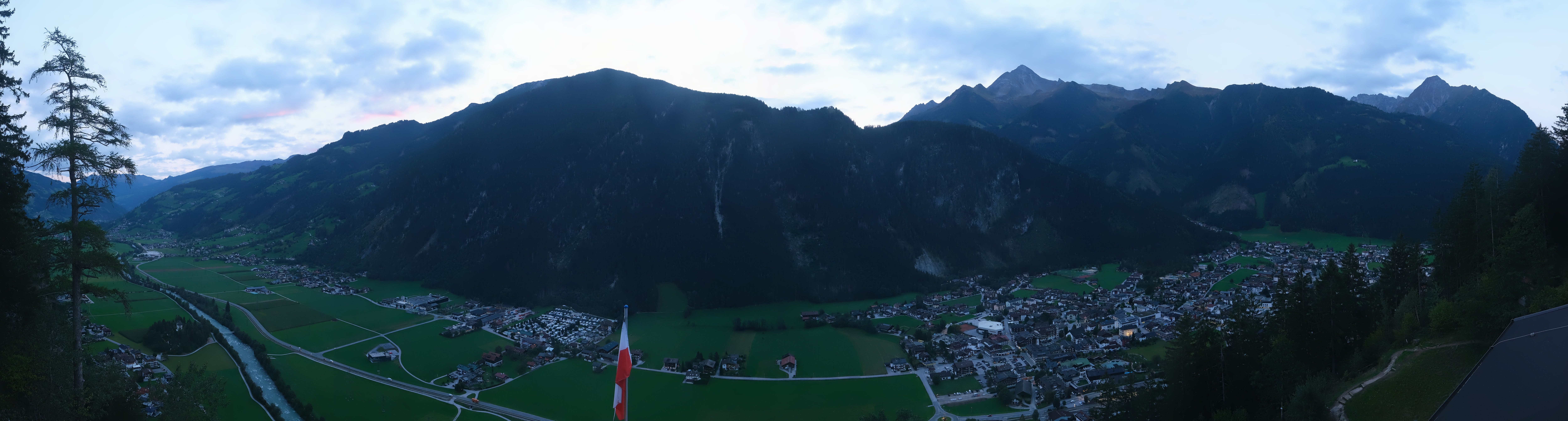 Archived image Webcam Mayrhofen im Zillertal: Zimmereben