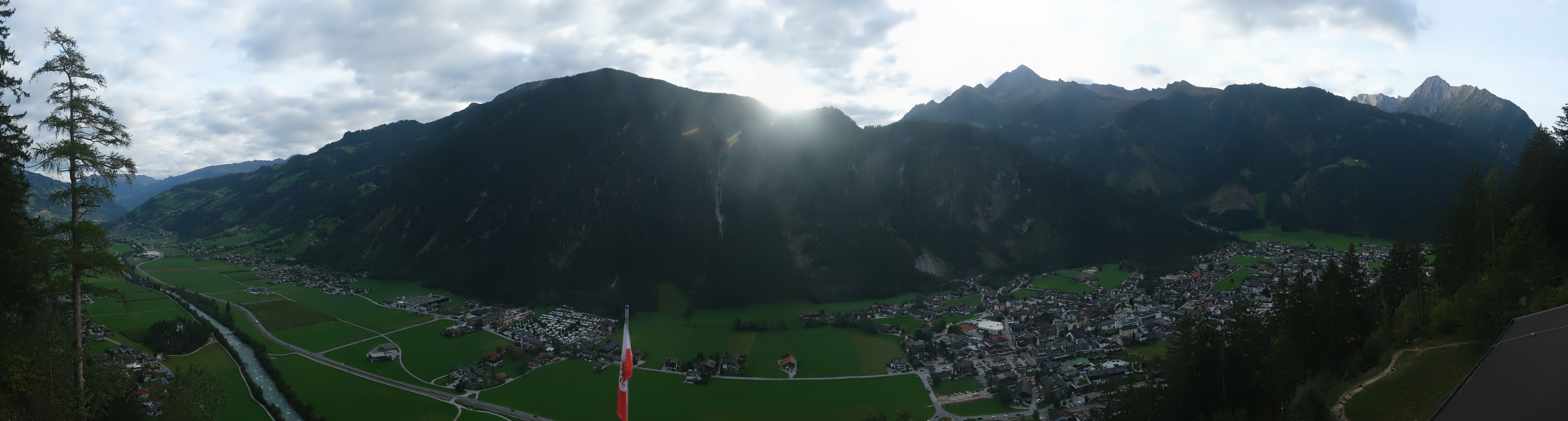 Archived image Webcam Mayrhofen im Zillertal: Zimmereben