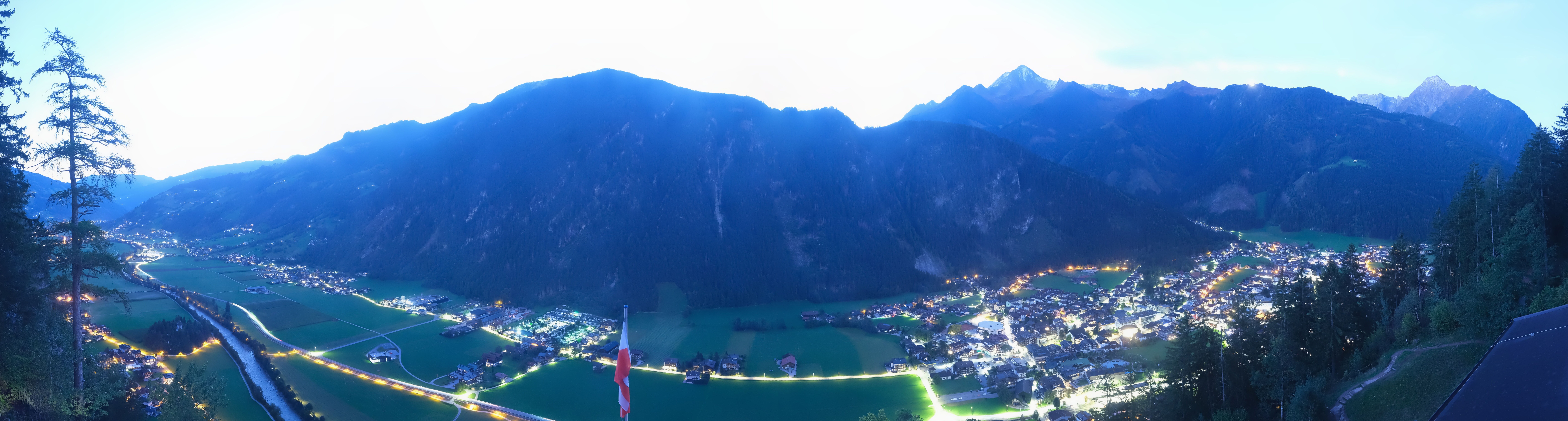 Archived image Webcam Mayrhofen im Zillertal: Zimmereben