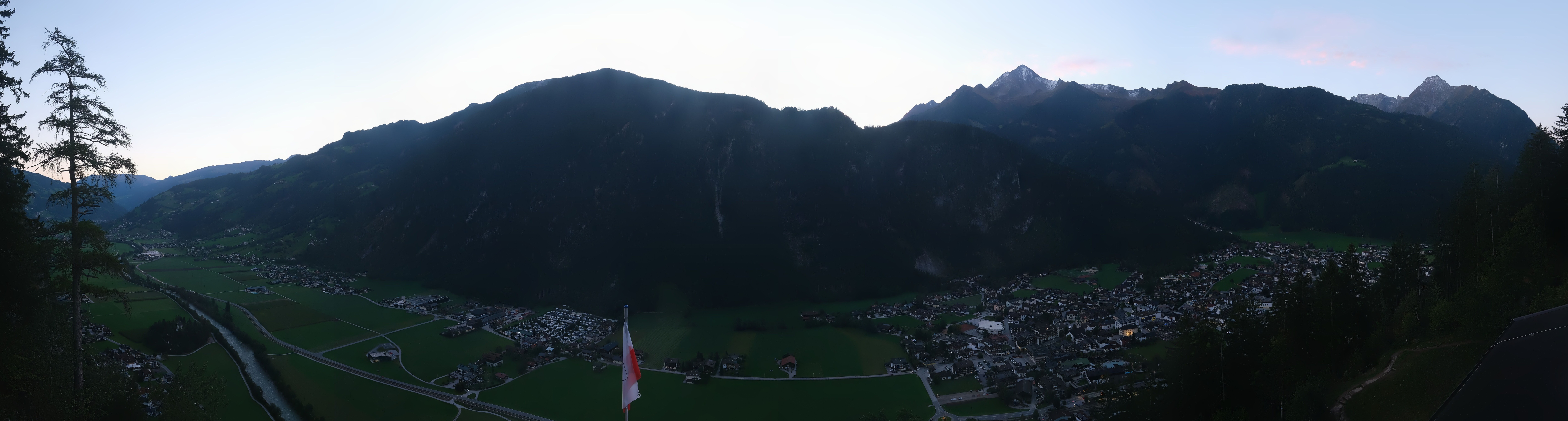 Archived image Webcam Mayrhofen im Zillertal: Zimmereben