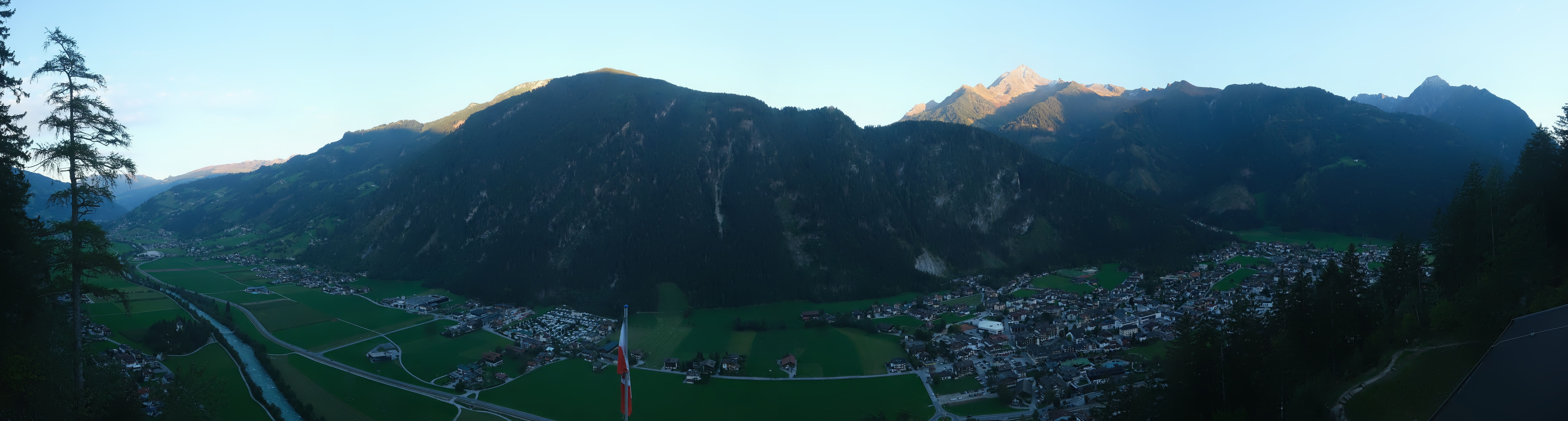 Archived image Webcam Mayrhofen im Zillertal: Zimmereben