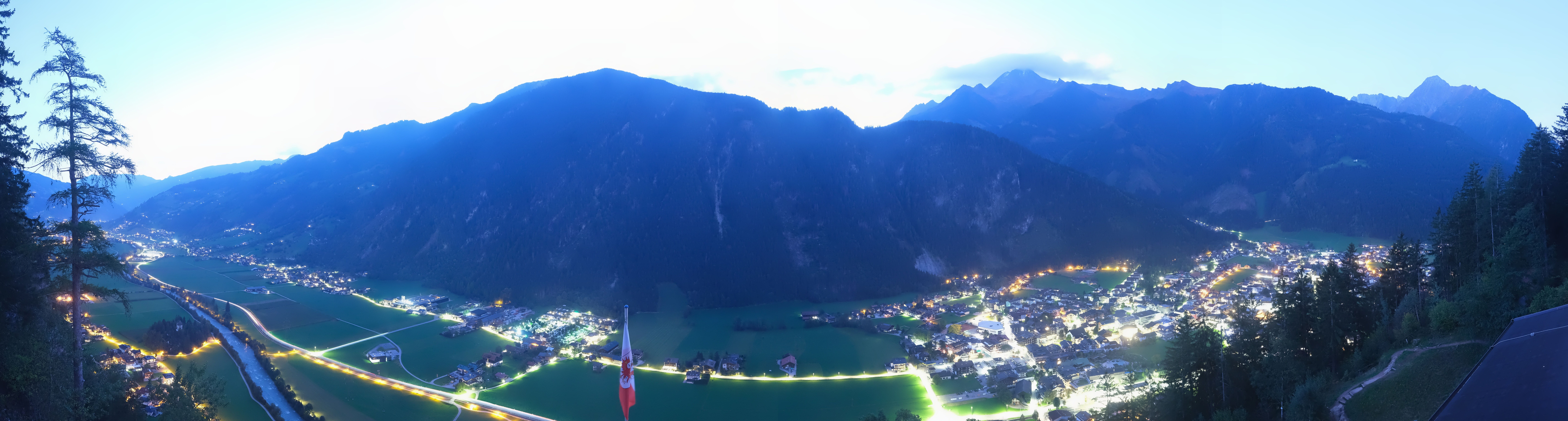 Archived image Webcam Mayrhofen im Zillertal: Zimmereben
