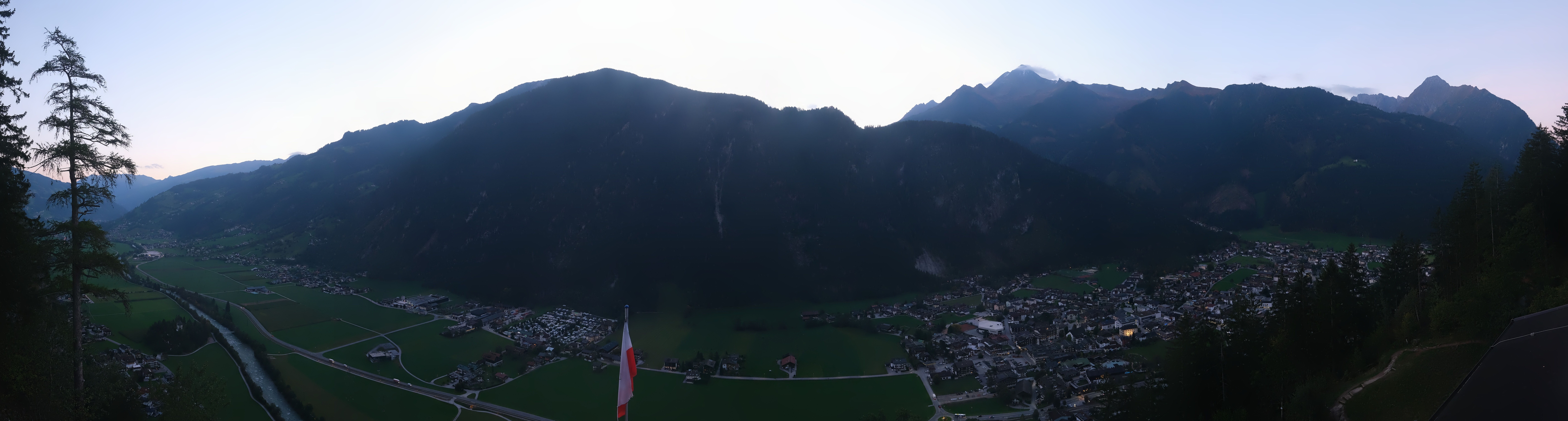 Archived image Webcam Mayrhofen im Zillertal: Zimmereben