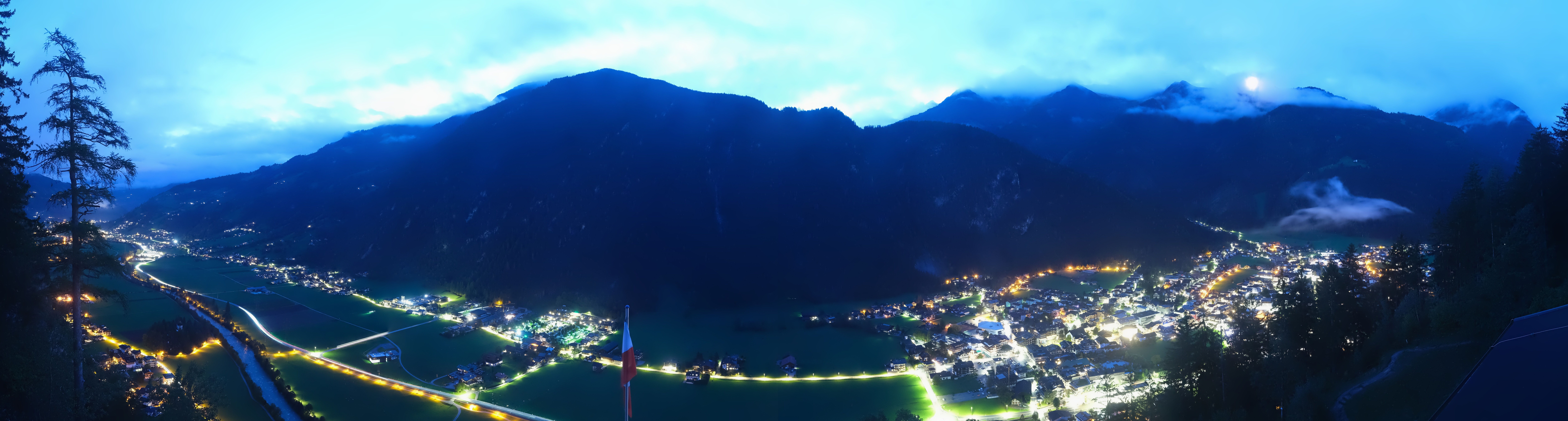 Archiv Foto Webcam Mayrhofen im Zillertal: Blick vom Gasthof Zimmereben
