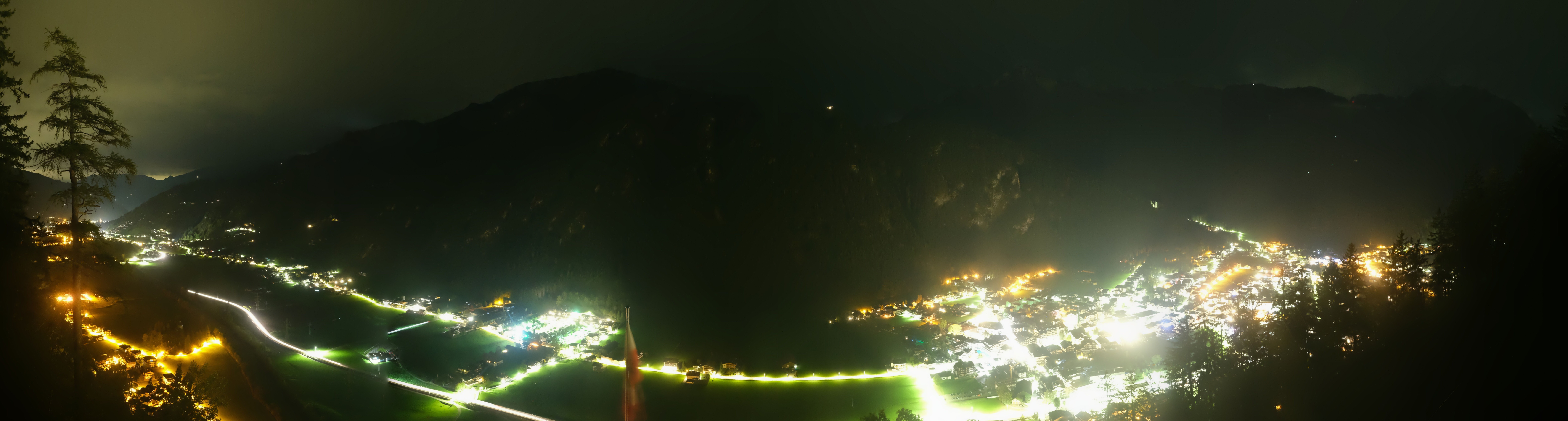 Archived image Webcam Mayrhofen im Zillertal: Zimmereben