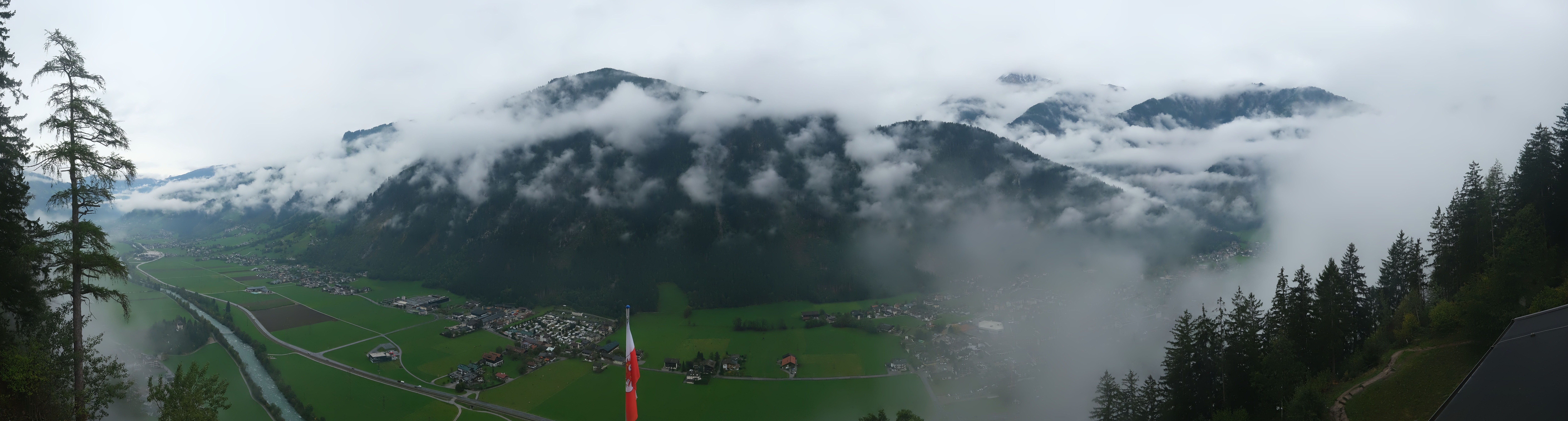 Archived image Webcam Mayrhofen im Zillertal: Zimmereben