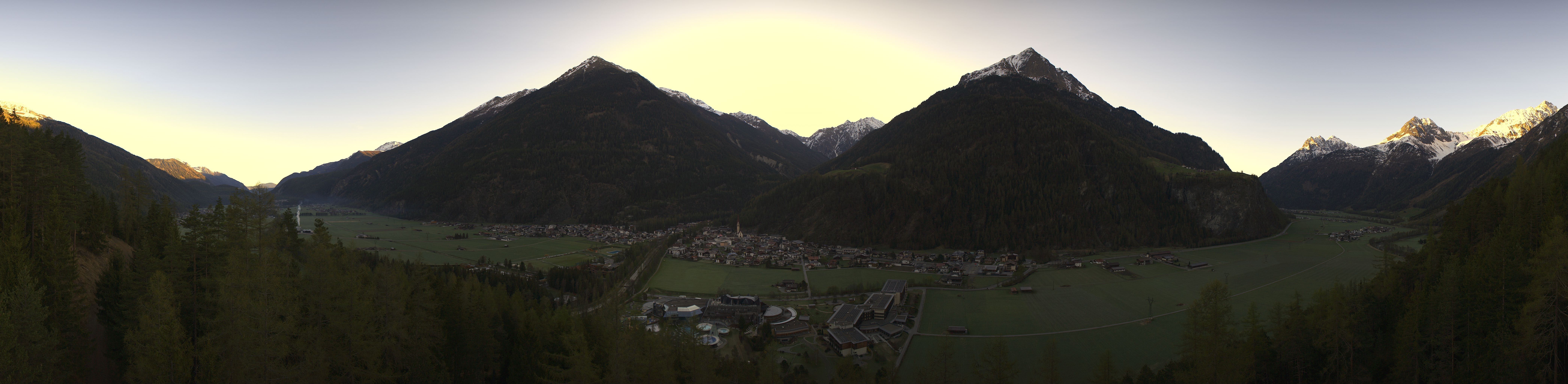 Archiv Foto Webcam Blick auf Längenfeld