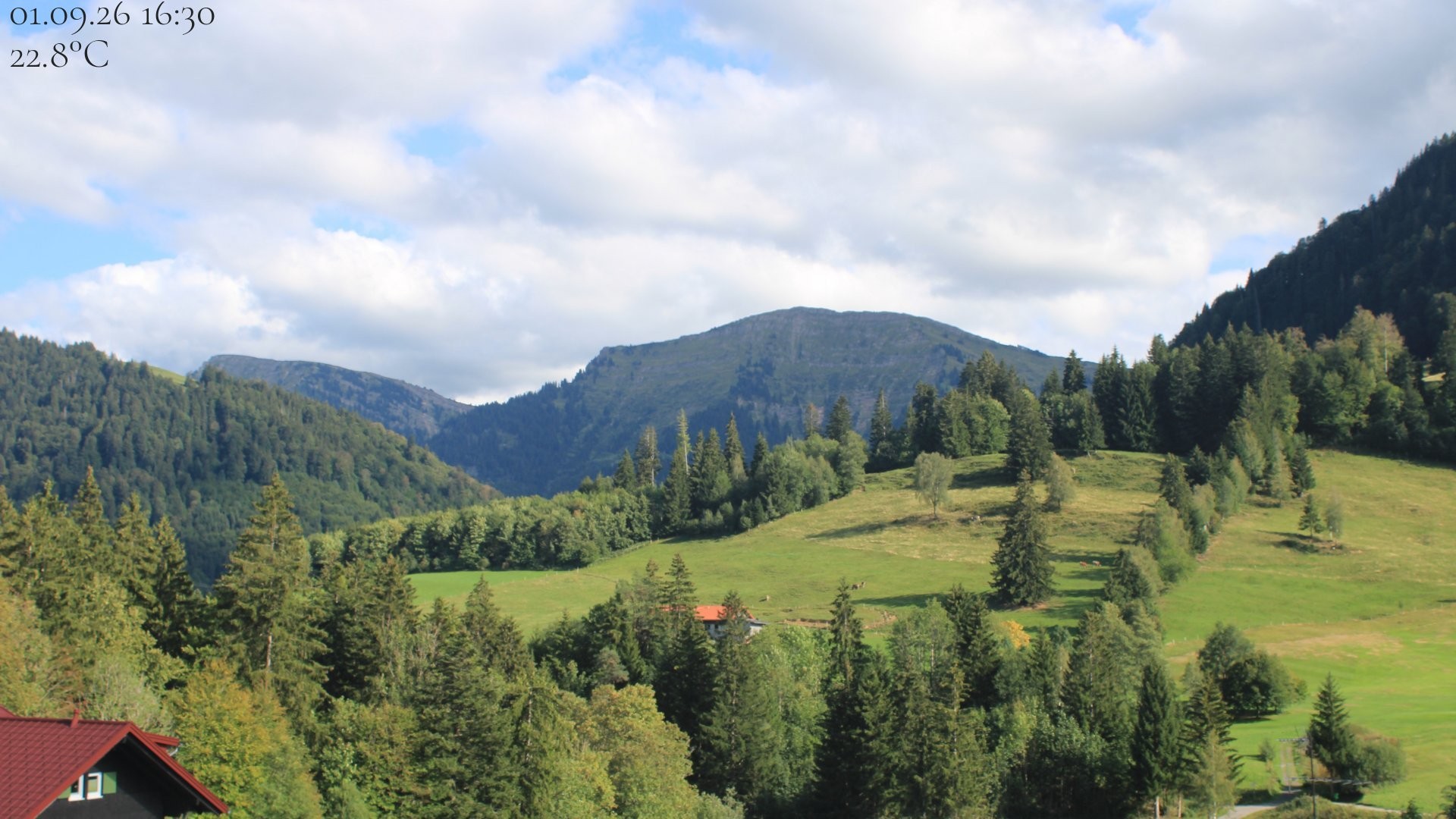 Archiv Foto Webcam Oberstaufen - Blick Hochgrat vom Biohotel Schratt