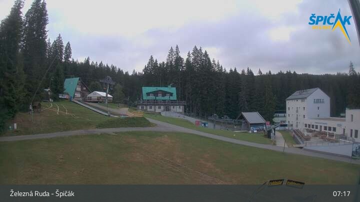 Archived image Webcam Zelezna Ruda - Base station Spicak
