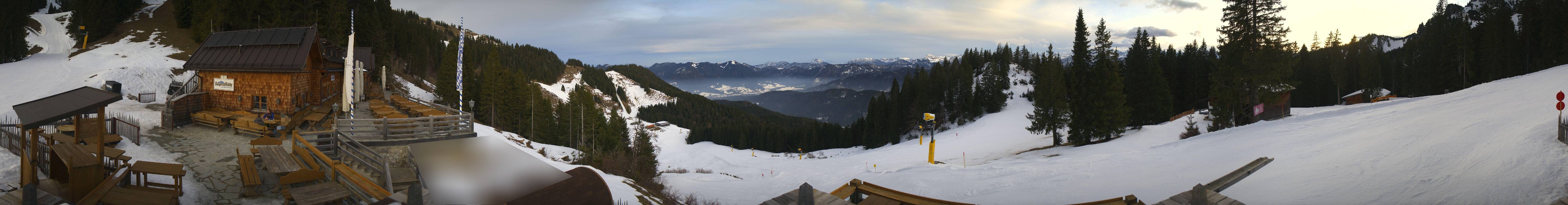 Archived image Webcam Lenggries-Brauneck: Bayern Hütte