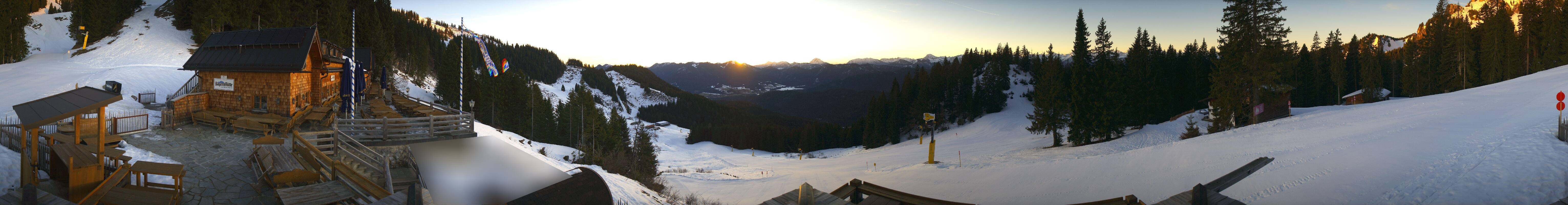 Archived image Webcam Lenggries-Brauneck: Bayern Hütte