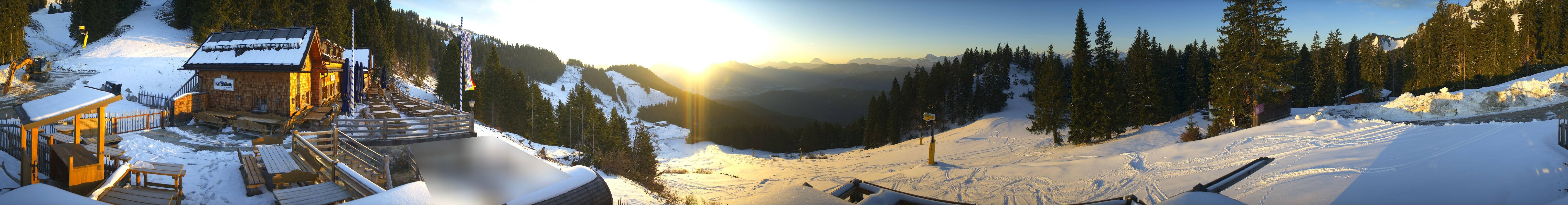 Archived image Webcam Lenggries-Brauneck: Bayern Hütte