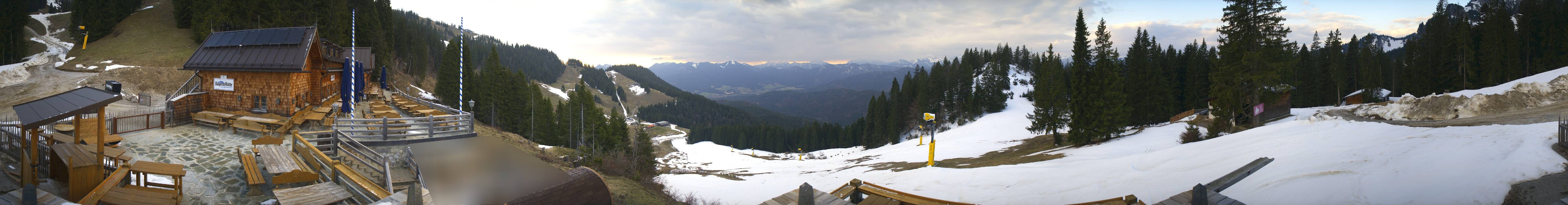 Archived image Webcam Lenggries-Brauneck: Bayern Hütte