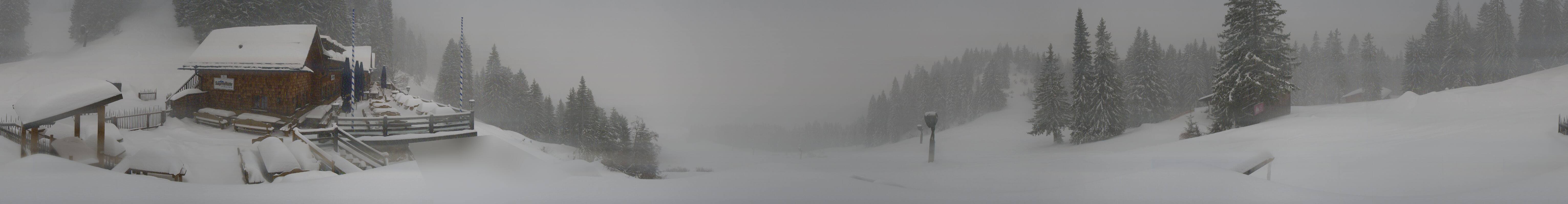 Archived image Webcam Lenggries-Brauneck: Bayern Hütte