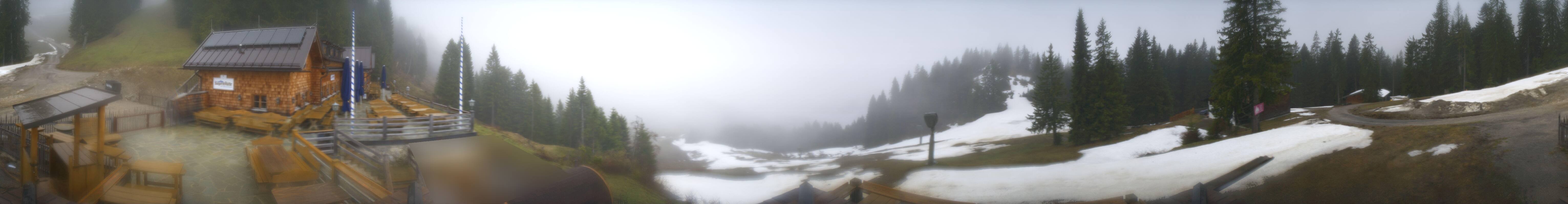 Archived image Webcam Lenggries-Brauneck: Bayern Hütte