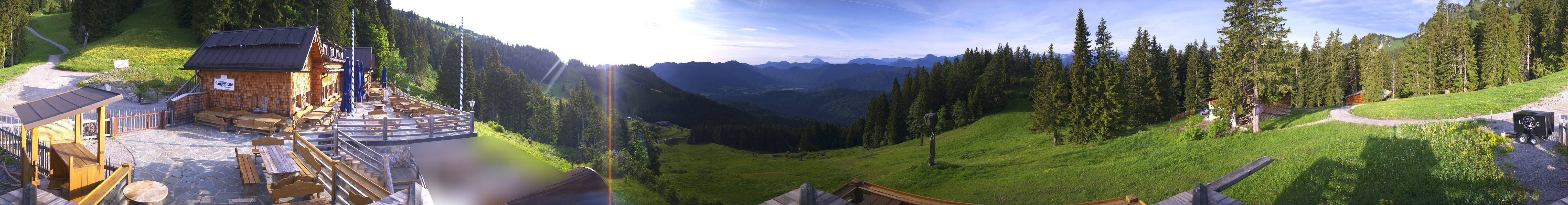 Archived image Webcam Lenggries-Brauneck: Bayern Hütte