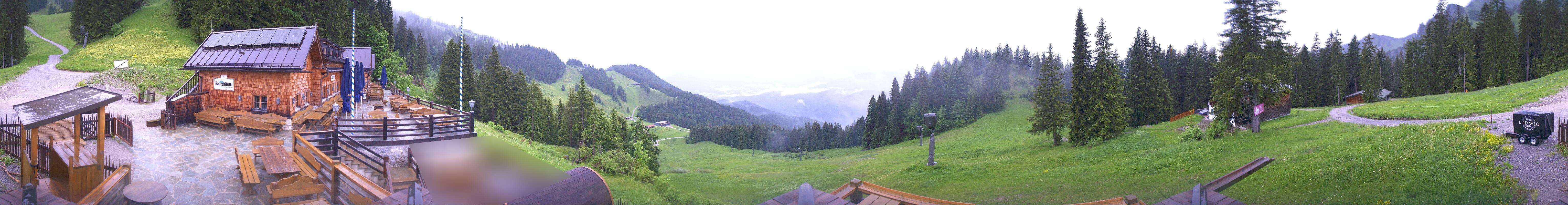 Archived image Webcam Lenggries-Brauneck: Bayern Hütte
