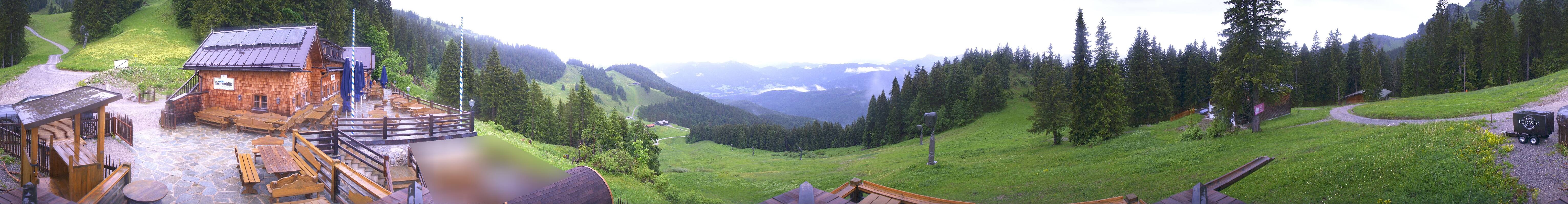 Archived image Webcam Lenggries-Brauneck: Bayern Hütte