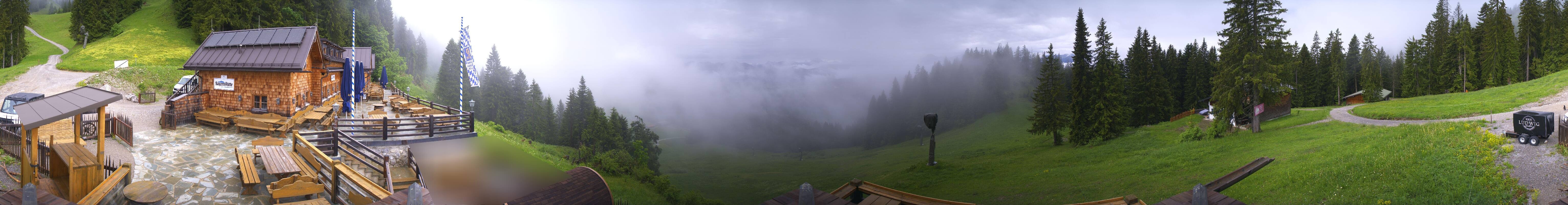 Archived image Webcam Lenggries-Brauneck: Bayern Hütte