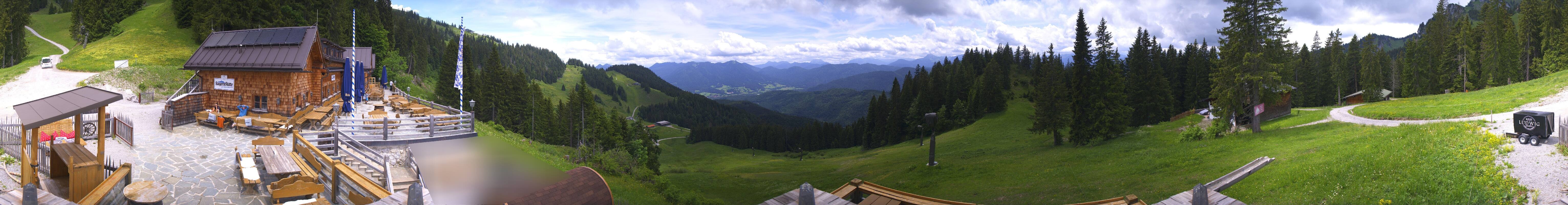 Archived image Webcam Lenggries-Brauneck: Bayern Hütte