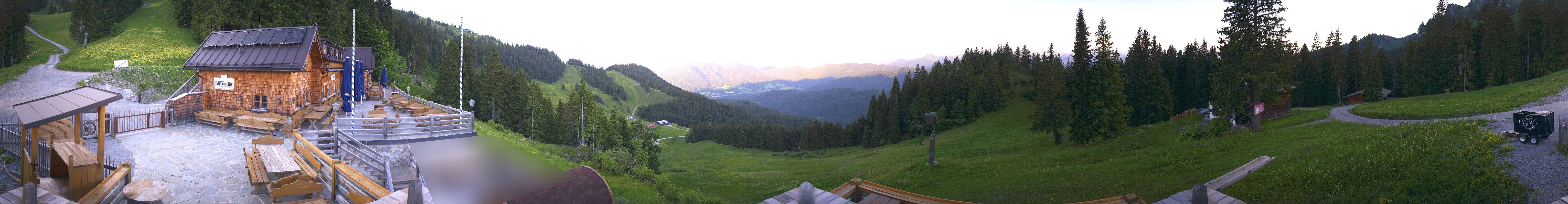 Archived image Webcam Lenggries-Brauneck: Bayern Hütte