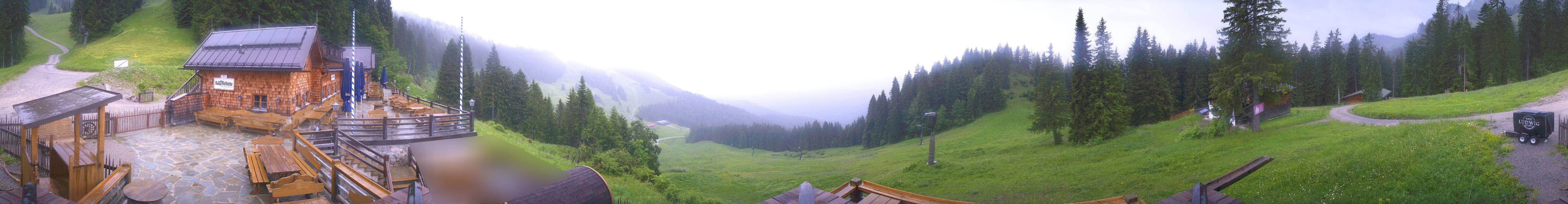 Archived image Webcam Lenggries-Brauneck: Bayern Hütte