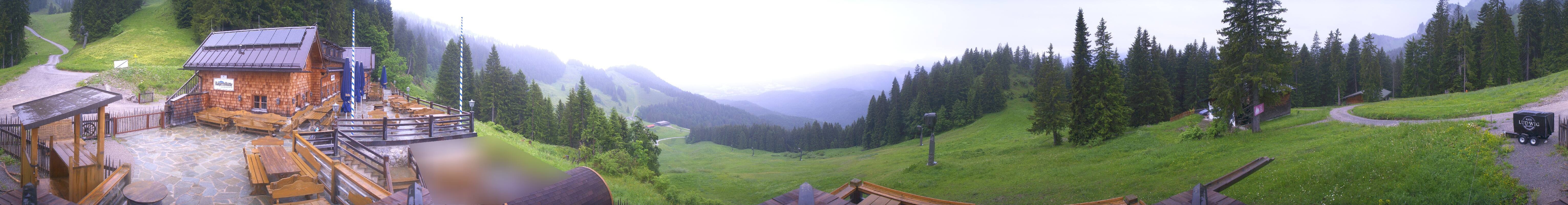 Archived image Webcam Lenggries-Brauneck: Bayern Hütte