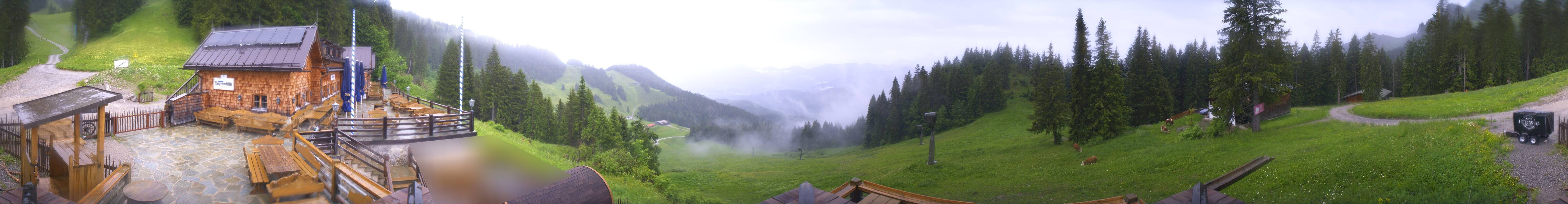Archived image Webcam Lenggries-Brauneck: Bayern Hütte
