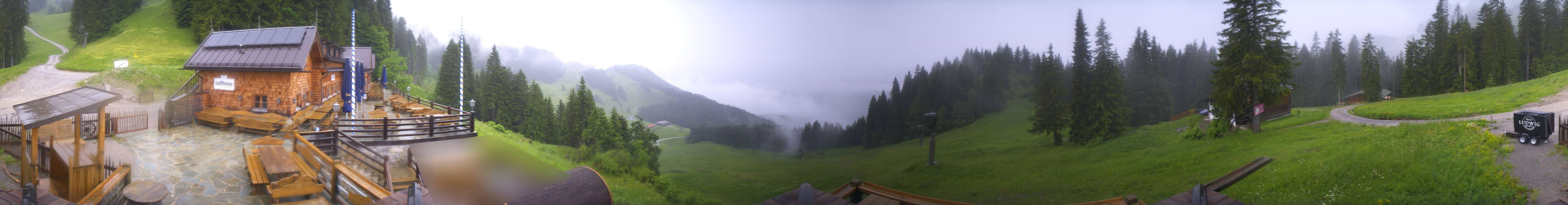 Archived image Webcam Lenggries-Brauneck: Bayern Hütte
