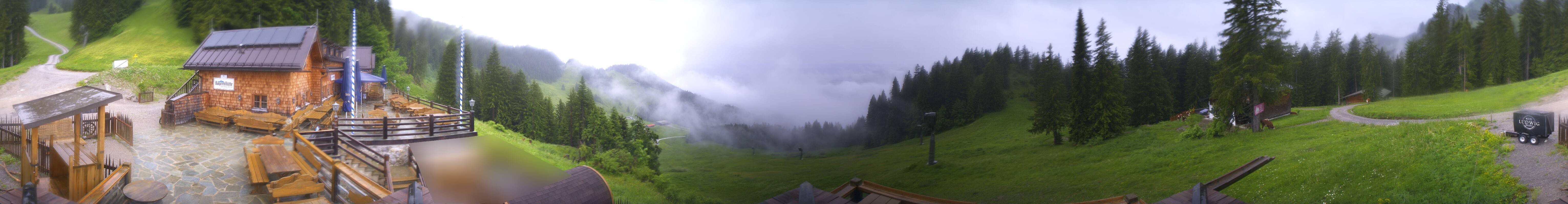 Archived image Webcam Lenggries-Brauneck: Bayern Hütte