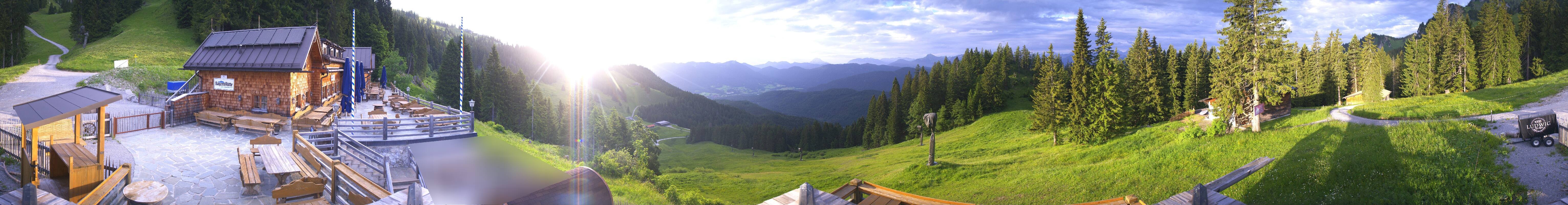 Archived image Webcam Lenggries-Brauneck: Bayern Hütte