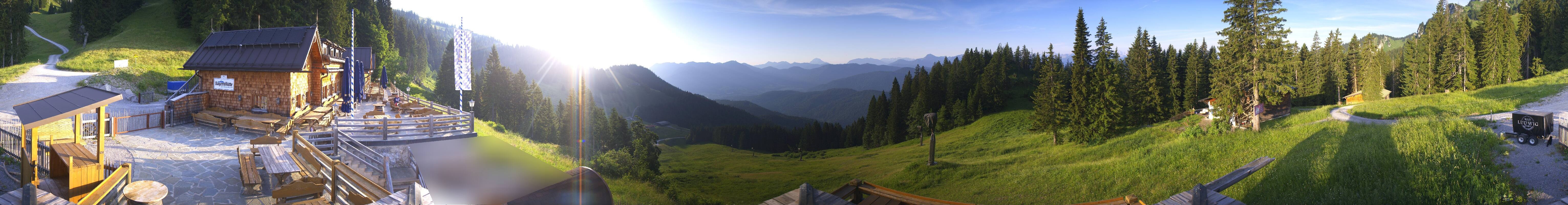 Archived image Webcam Lenggries-Brauneck: Bayern Hütte