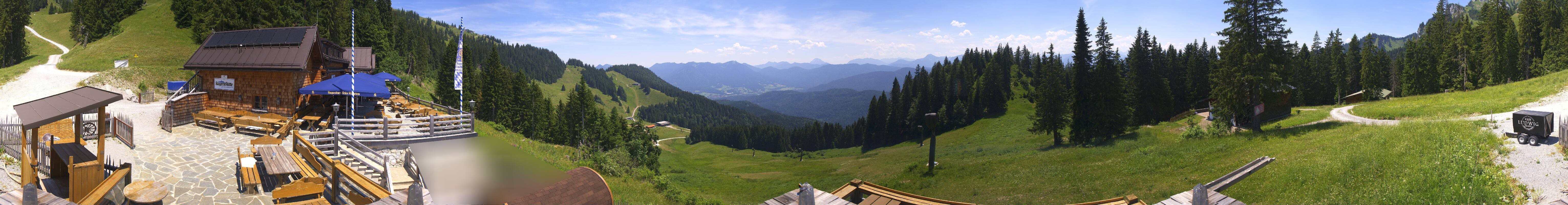 Archived image Webcam Lenggries-Brauneck: Bayern Hütte