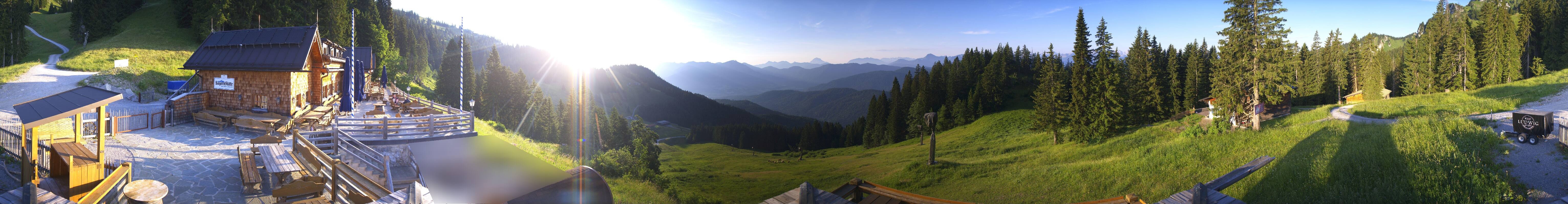 Archived image Webcam Lenggries-Brauneck: Bayern Hütte