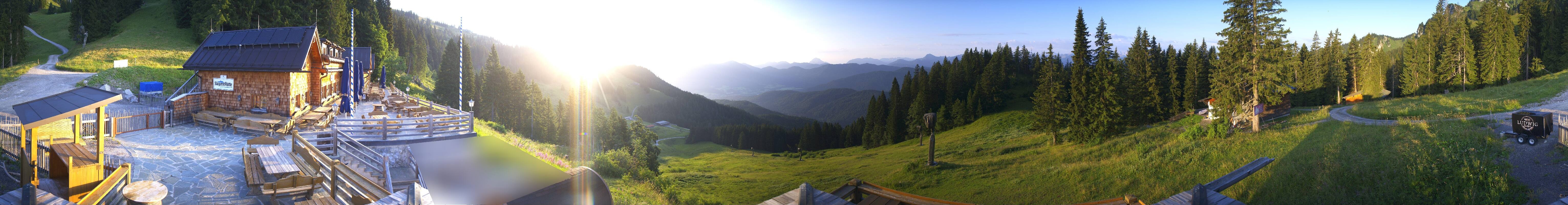 Archived image Webcam Lenggries-Brauneck: Bayern Hütte