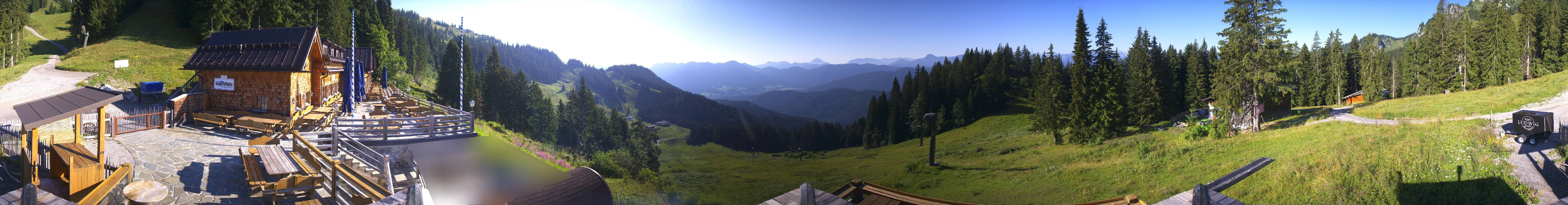 Archived image Webcam Lenggries-Brauneck: Bayern Hütte