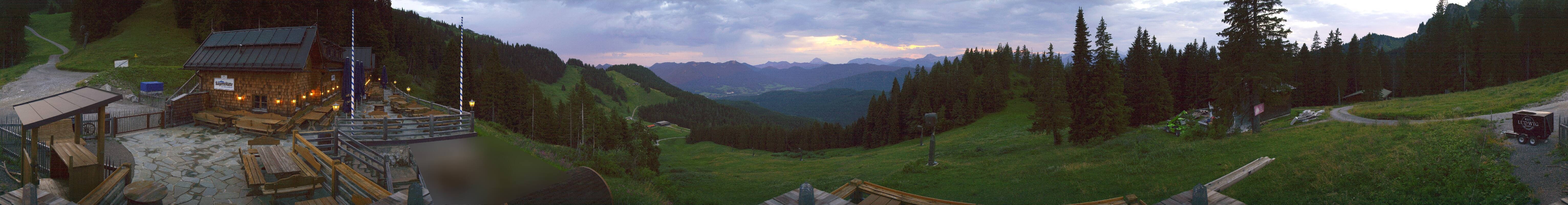 Archived image Webcam Lenggries-Brauneck: Bayern Hütte