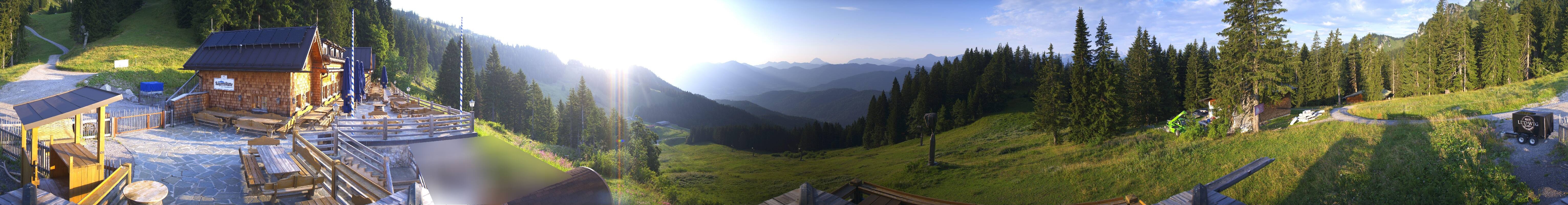 Archived image Webcam Lenggries-Brauneck: Bayern Hütte