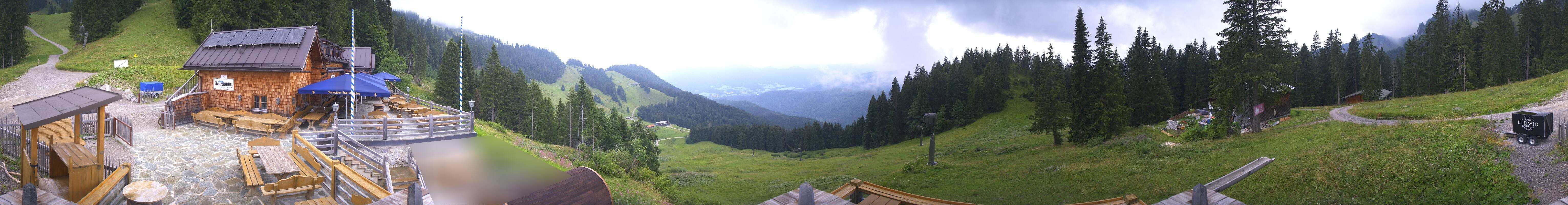Archived image Webcam Lenggries-Brauneck: Bayern Hütte