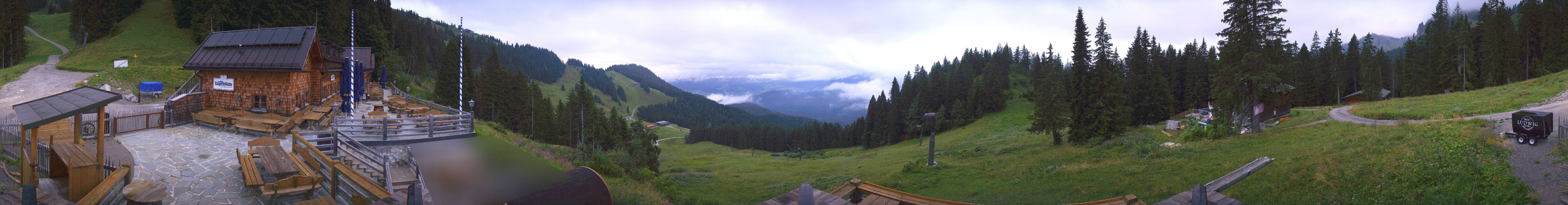 Archived image Webcam Lenggries-Brauneck: Bayern Hütte