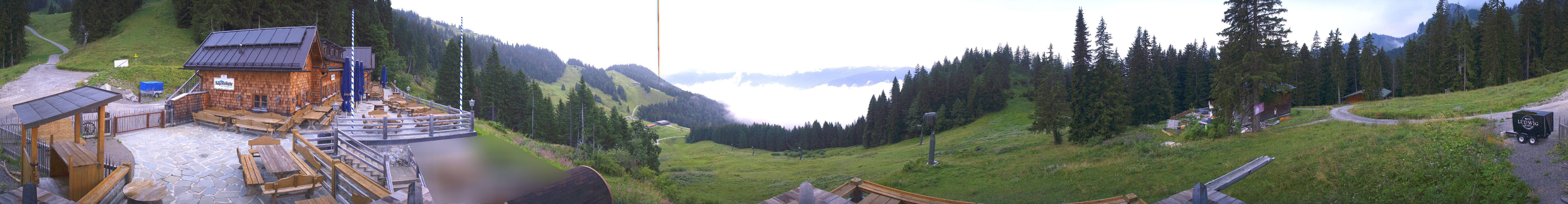 Archived image Webcam Lenggries-Brauneck: Bayern Hütte