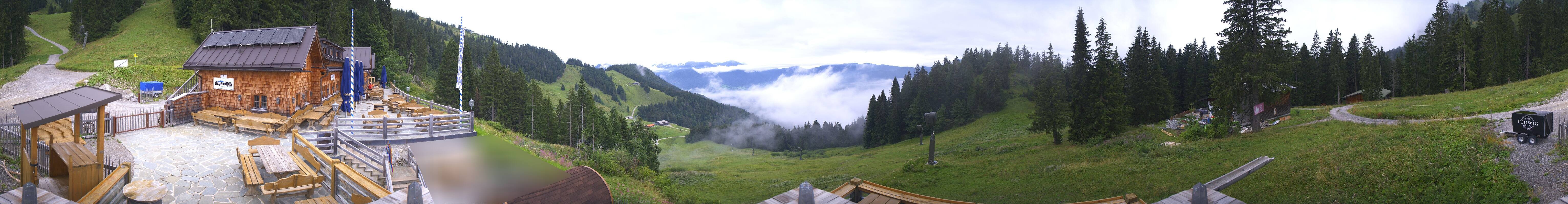 Archived image Webcam Lenggries-Brauneck: Bayern Hütte
